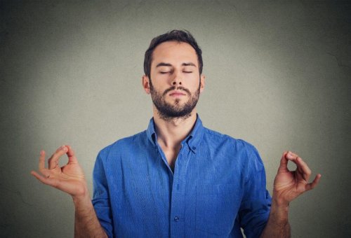 Uomo che controlla le proprie emozioni