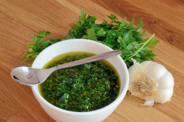 Ricetta della salsa chimichurri fatta in casa Ricetta della salsa chimichurri fatta in casa