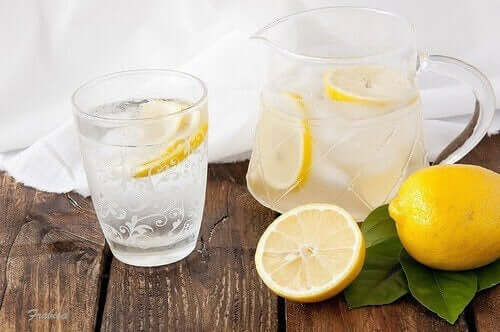 Acqua con limone