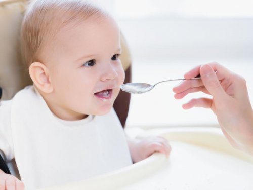 Bebè che mangia