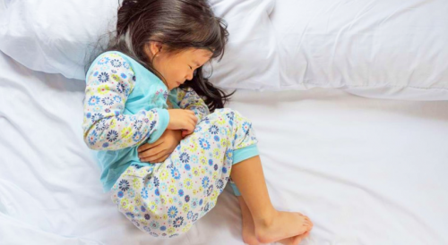 Infezione urinaria nei bambini: bambina con dolore al ventre.