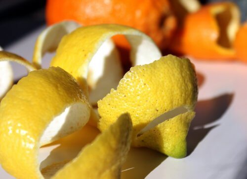 Buccia di limone e arancia