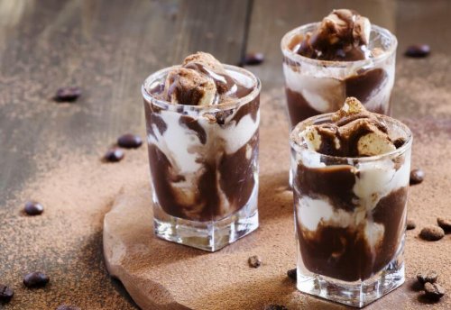 Caffè con gelato al cocco