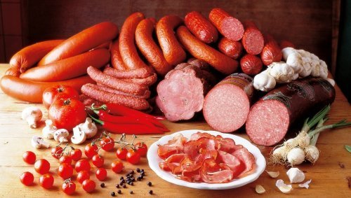Carni rosse e insaccati da evitare a cena