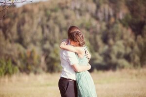 6 sorprendenti benefici degli abbracci che non conoscevate
