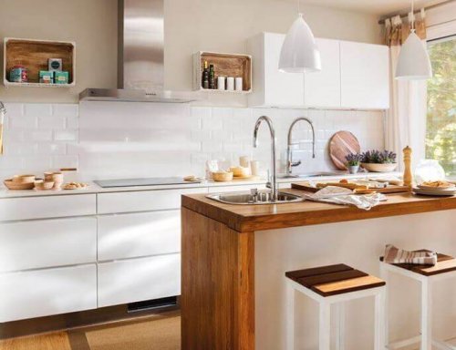 Cucina a tonalità chiare