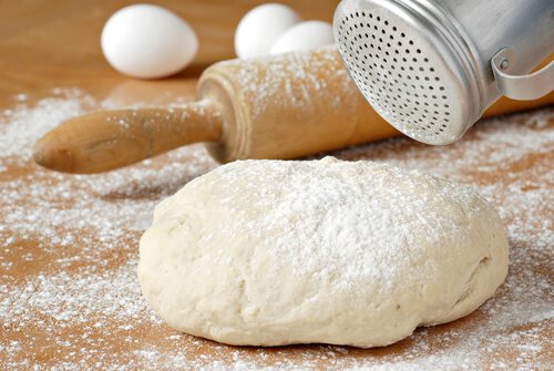 Impasto del pane contadino con farina