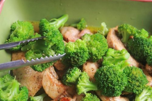 Insalata di pollo e broccoli