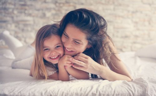 Madre e figlia felici