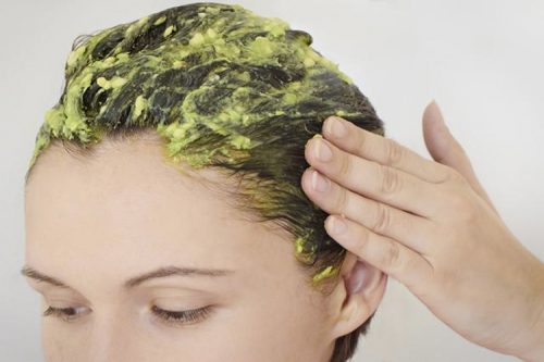 Maschera all'avocado per capelli secchi