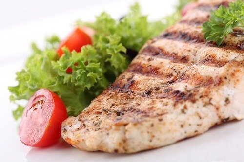 salmone con insalata