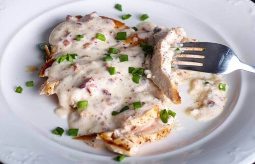 Petto di pollo con salsa al formaggio