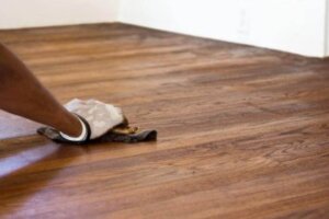 Graffi sul pavimento ecco come eliminarli facilmente