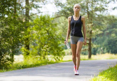 Sport e salute: i benefici di una camminata al giorno