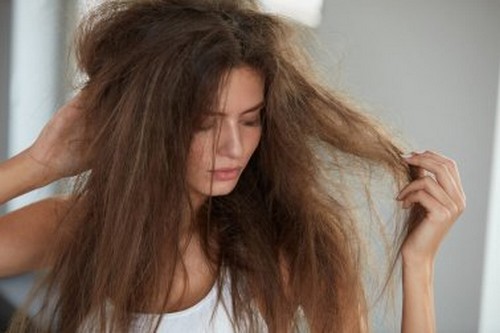 5 rimedi naturali per idratare i capelli secchi 5 rimedi naturali per idratare i capelli secchi