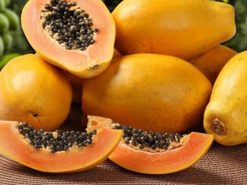 Papaya intera e a fette