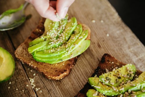 Toast integrali con avocado