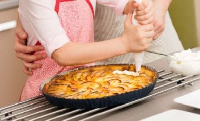 Deliziosa torta di mele con crema