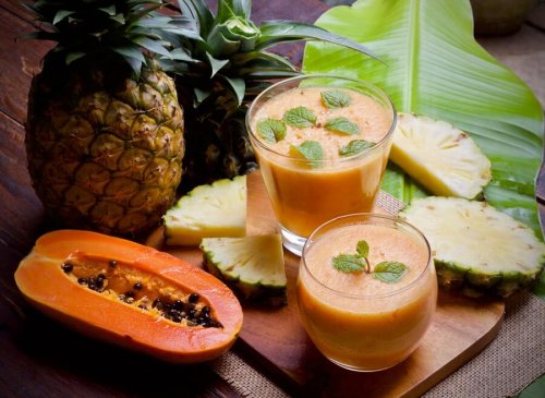 Frullato di ananas e papaya per no soffrire di gas intestinali
