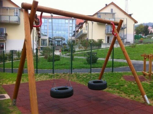 Altalene con pneumatici vecchi