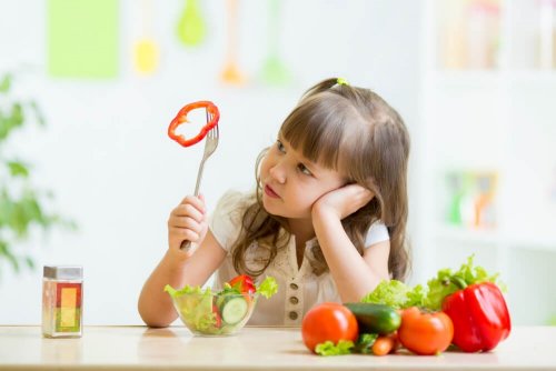 Bambina che rifiuta la verdura