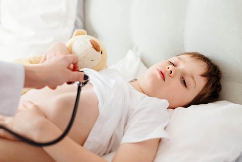 Bambino in ospedale per aver ingerito candeggina.