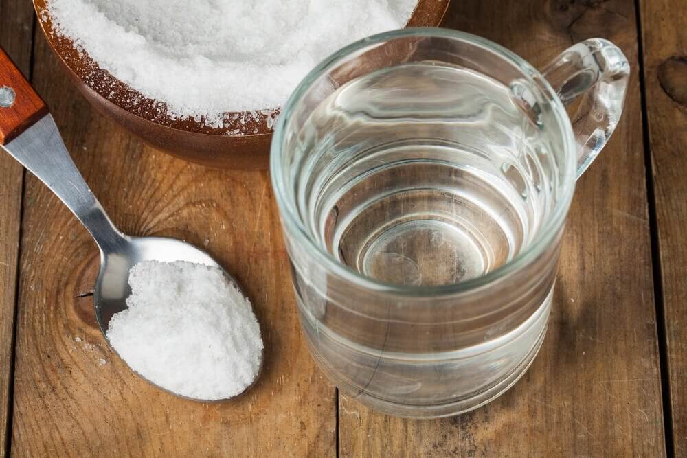 Gargarismi con bicarbonato e acqua, perfetti per la salute della gola Gargarismi con bicarbonato e acqua, perfetti per la salute della gola