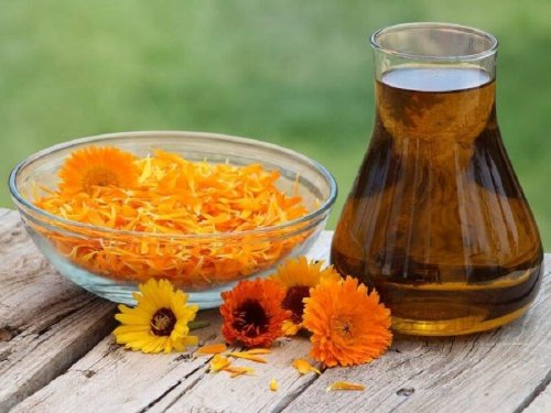 Calendula e olio di calendula per combattere l'alluce valgo.