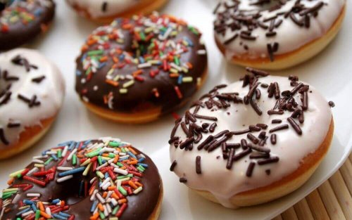 Ciambelle con cioccolato e praline