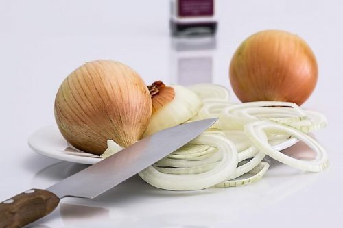 Cipolla a fette per trattare l'orticaria