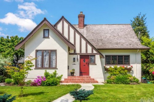 Decorare ingresso di casa con prato