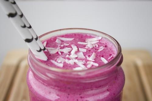 Frullato cocco, zenzero e barbabietola