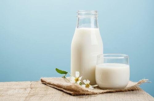 Latte per togliere le macchie d'inchiostro
