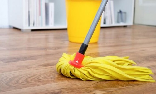 Pulire i pavimenti