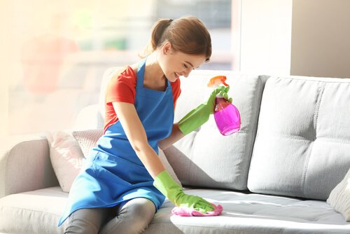 5 ingredienti per rimuovere la polvere dai mobili