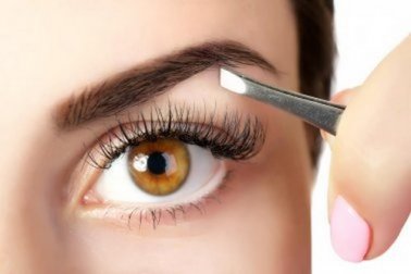 Sopracciglia più folte con prodotti naturali