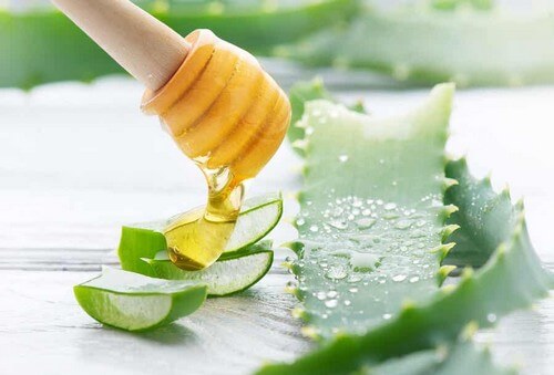 Succo di aloe e miele.