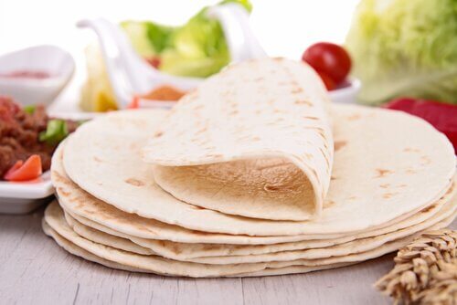 tortillas di grano sul tavolo