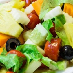 3 insalate con l'ananas perfette per la cena