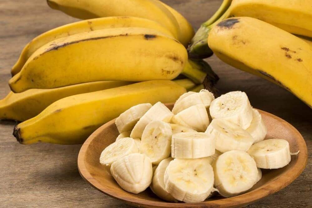 Banane intere e tagliate
