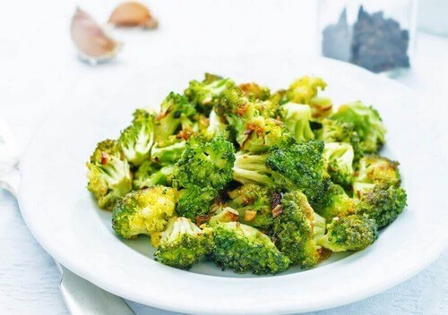 Piatto di broccoli