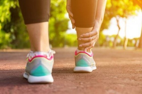 Gambe gonfie: 5 efficaci rimedi da realizzare in casa Gambe gonfie: 5 efficaci rimedi da realizzare in casa