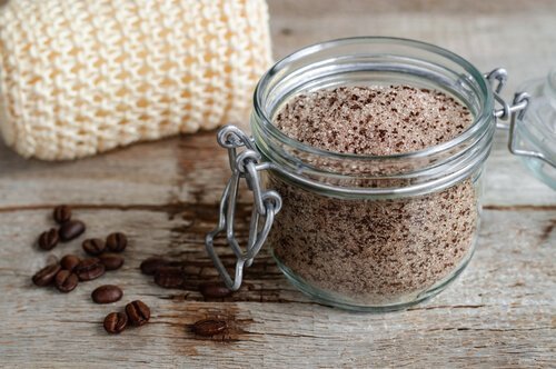 Preparato al caffè tra migliori esfolianti corpo