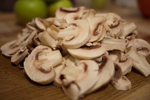 Funghi tagliati a pezzetti