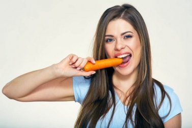 Maschere con olio di carota per la crescita dei capelli