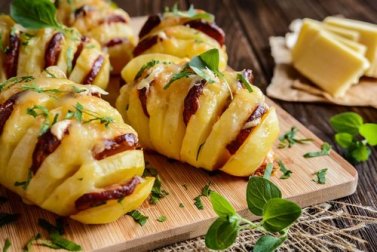 Patate farcite con chorizo e formaggio: provate questa ricetta!