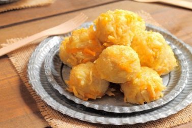 Polpette di platano ripiene di formaggio: 3 ricette