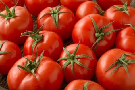 Diete depurative a basso contenuto di grassi: pomodori