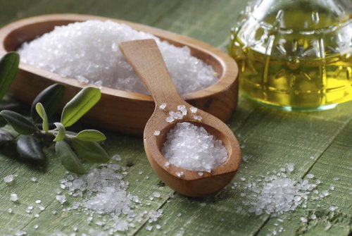 Sale marino e olio.
