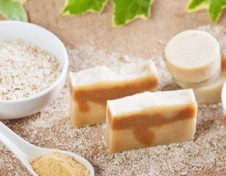 Prepariamo in casa un sapone all'avena esfoliante